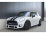 MINI Cooper 1.5 Chili Serious Business | JCW Pack | Union Jack Achterlichten & Striping | Full Map Nav. | Wired |