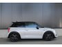 MINI Cooper 1.5 Chili Serious Business | JCW Pack | Union Jack Achterlichten & Striping | Full Map Nav. | Wired |