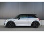 MINI Cooper 1.5 Chili Serious Business | JCW Pack | Union Jack Achterlichten & Striping | Full Map Nav. | Wired |