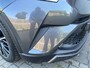 Toyota C-HR / C-HR+ 1.8 Hybrid Bi-Tone | Lederen bekleding| Stoelverwarming| Navi| JBL Speakers| Adaptieve cruise control| Parkeersensoren v+a| Dode hoek sensor| Afneembare Trekhaak| All season banden|
