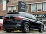 BMW X5 xDrive45e High Exe M-Sport PANO 360 CAMERA LASER HUD 21 INCH STOELVER EN KOEL BOMVOL!!