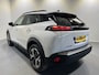Peugeot e-2008 EV Allure Avantage 54 kWh | SoH 97% | Achteruitrijcamera | Android/Apple Carplay | LM Velgen 17" | PDC Voor en Achter | Cruise Control | Bluetooth | DAB | Airco |