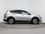 Toyota RAV4 2.5 Hybrid AWD Style | Trekhaak | Dodehoek detectie | Stoel-/stuurverwarming | Verwarmbare voorruit | 360 camera | LED | Keyless | Adaptive Cruise | Clima | 18 inch
