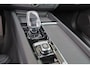 Volvo XC60 T8 Recharge AWD Ultra Black Edition Exec - Luchtvering - Panorama/schuifdak - IntelliSafe Assist & Surround - 360º Camera - Bowers & Wilkins audio - Adaptieve LED koplampen - Verwarmde voorstoelen, stuur & achterbank - Parkeersensoren voor & achter - Elektr. bedienb. voorstoelen met geheugen - Head up display - Draadloze tel. lader - Extra getint glas - 21' LMV