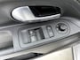 Volkswagen Up! 1.0 CROSS UP! 75 PK | Automaat | Stoelverwarming | Climatronic (Automatische Airco) | All Season Banden | Lichtmetalen Velgen | Parkeersensoren | Camera