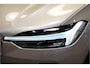 Volvo XC60 2.0 T8 AWD 335kW/456pk Aut8 Recharge Ultra Bright Executive LUCHTVERING + BOWERS&WILKINS + EL.TREKHAAK + PANORAMADAK + BLIS + HEAD-UP + PILOT ASSIST + STOELVERWARMING/-VENTILATIE/-MASSAGE + ADAPT.CRUISE + 360 CAMERA + STUURVERWARMING + 21" LM-VELGEN!