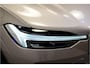 Volvo XC60 2.0 T8 AWD 335kW/456pk Aut8 Recharge Ultra Bright Executive LUCHTVERING + BOWERS&WILKINS + EL.TREKHAAK + PANORAMADAK + BLIS + HEAD-UP + PILOT ASSIST + STOELVERWARMING/-VENTILATIE/-MASSAGE + ADAPT.CRUISE + 360 CAMERA + STUURVERWARMING + 21" LM-VELGEN!