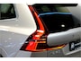 Volvo XC60 2.0 T8 AWD 335kW/456pk Aut8 Recharge Ultra Bright Executive LUCHTVERING + BOWERS&WILKINS + EL.TREKHAAK + PANORAMADAK + BLIS + HEAD-UP + PILOT ASSIST + STOELVERWARMING/-VENTILATIE/-MASSAGE + ADAPT.CRUISE + 360 CAMERA + STUURVERWARMING + 21" LM-VELGEN!