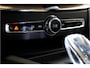 Volvo XC60 2.0 T8 AWD 335kW/456pk Aut8 Recharge Ultra Bright Executive LUCHTVERING + BOWERS&WILKINS + EL.TREKHAAK + PANORAMADAK + BLIS + HEAD-UP + PILOT ASSIST + STOELVERWARMING/-VENTILATIE/-MASSAGE + ADAPT.CRUISE + 360 CAMERA + STUURVERWARMING + 21" LM-VELGEN!