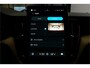 Volvo XC60 2.0 T8 AWD 335kW/456pk Aut8 Recharge Ultra Bright Executive LUCHTVERING + BOWERS&WILKINS + EL.TREKHAAK + PANORAMADAK + BLIS + HEAD-UP + PILOT ASSIST + STOELVERWARMING/-VENTILATIE/-MASSAGE + ADAPT.CRUISE + 360 CAMERA + STUURVERWARMING + 21" LM-VELGEN!