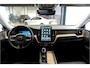 Volvo XC60 2.0 T8 AWD 335kW/456pk Aut8 Recharge Ultra Bright Executive LUCHTVERING + BOWERS&WILKINS + EL.TREKHAAK + PANORAMADAK + BLIS + HEAD-UP + PILOT ASSIST + STOELVERWARMING/-VENTILATIE/-MASSAGE + ADAPT.CRUISE + 360 CAMERA + STUURVERWARMING + 21" LM-VELGEN!