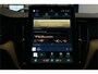 Volvo XC60 2.0 T8 AWD 335kW/456pk Aut8 Recharge Ultra Bright Executive LUCHTVERING + BOWERS&WILKINS + EL.TREKHAAK + PANORAMADAK + BLIS + HEAD-UP + PILOT ASSIST + STOELVERWARMING/-VENTILATIE/-MASSAGE + ADAPT.CRUISE + 360 CAMERA + STUURVERWARMING + 21" LM-VELGEN!
