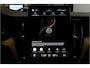 Volvo XC60 2.0 T8 AWD 335kW/456pk Aut8 Recharge Ultra Bright Executive LUCHTVERING + BOWERS&WILKINS + EL.TREKHAAK + PANORAMADAK + BLIS + HEAD-UP + PILOT ASSIST + STOELVERWARMING/-VENTILATIE/-MASSAGE + ADAPT.CRUISE + 360 CAMERA + STUURVERWARMING + 21" LM-VELGEN!