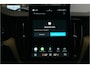 Volvo XC60 2.0 T8 AWD 335kW/456pk Aut8 Recharge Ultra Bright Executive LUCHTVERING + BOWERS&WILKINS + EL.TREKHAAK + PANORAMADAK + BLIS + HEAD-UP + PILOT ASSIST + STOELVERWARMING/-VENTILATIE/-MASSAGE + ADAPT.CRUISE + 360 CAMERA + STUURVERWARMING + 21" LM-VELGEN!