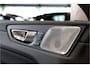 Volvo XC60 2.0 T8 AWD 335kW/456pk Aut8 Recharge Ultra Bright Executive LUCHTVERING + BOWERS&WILKINS + EL.TREKHAAK + PANORAMADAK + BLIS + HEAD-UP + PILOT ASSIST + STOELVERWARMING/-VENTILATIE/-MASSAGE + ADAPT.CRUISE + 360 CAMERA + STUURVERWARMING + 21" LM-VELGEN!