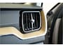 Volvo XC60 2.0 T8 AWD 335kW/456pk Aut8 Recharge Ultra Bright Executive LUCHTVERING + BOWERS&WILKINS + EL.TREKHAAK + PANORAMADAK + BLIS + HEAD-UP + PILOT ASSIST + STOELVERWARMING/-VENTILATIE/-MASSAGE + ADAPT.CRUISE + 360 CAMERA + STUURVERWARMING + 21" LM-VELGEN!