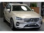 Volvo XC60 2.0 T8 AWD 335kW/456pk Aut8 Recharge Ultra Bright Executive LUCHTVERING + BOWERS&WILKINS + EL.TREKHAAK + PANORAMADAK + BLIS + HEAD-UP + PILOT ASSIST + STOELVERWARMING/-VENTILATIE/-MASSAGE + ADAPT.CRUISE + 360 CAMERA + STUURVERWARMING + 21" LM-VELGEN!