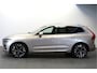Volvo XC60 2.0 T8 AWD 335kW/456pk Aut8 Recharge Ultra Bright Executive LUCHTVERING + BOWERS&WILKINS + EL.TREKHAAK + PANORAMADAK + BLIS + HEAD-UP + PILOT ASSIST + STOELVERWARMING/-VENTILATIE/-MASSAGE + ADAPT.CRUISE + 360 CAMERA + STUURVERWARMING + 21" LM-VELGEN!