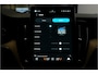 Volvo XC60 2.0 T8 AWD 335kW/456pk Aut8 Recharge Ultra Bright Executive LUCHTVERING + BOWERS&WILKINS + EL.TREKHAAK + PANORAMADAK + BLIS + HEAD-UP + PILOT ASSIST + STOELVERWARMING/-VENTILATIE/-MASSAGE + ADAPT.CRUISE + 360 CAMERA + STUURVERWARMING + 21" LM-VELGEN!