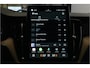 Volvo XC60 2.0 T8 AWD 335kW/456pk Aut8 Recharge Ultra Bright Executive LUCHTVERING + BOWERS&WILKINS + EL.TREKHAAK + PANORAMADAK + BLIS + HEAD-UP + PILOT ASSIST + STOELVERWARMING/-VENTILATIE/-MASSAGE + ADAPT.CRUISE + 360 CAMERA + STUURVERWARMING + 21" LM-VELGEN!