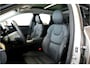 Volvo XC60 2.0 T8 AWD 335kW/456pk Aut8 Recharge Ultra Bright Executive LUCHTVERING + BOWERS&WILKINS + EL.TREKHAAK + PANORAMADAK + BLIS + HEAD-UP + PILOT ASSIST + STOELVERWARMING/-VENTILATIE/-MASSAGE + ADAPT.CRUISE + 360 CAMERA + STUURVERWARMING + 21" LM-VELGEN!