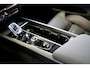 Volvo XC60 2.0 T8 AWD 335kW/456pk Aut8 Recharge Ultra Bright Executive LUCHTVERING + BOWERS&WILKINS + EL.TREKHAAK + PANORAMADAK + BLIS + HEAD-UP + PILOT ASSIST + STOELVERWARMING/-VENTILATIE/-MASSAGE + ADAPT.CRUISE + 360 CAMERA + STUURVERWARMING + 21" LM-VELGEN!