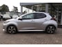 Toyota Yaris 1.5 HYBRID 115 STYLE PARK-SENSOREN BLIND-SPOT LM-VELGEN PRIVACY-GLASS LED-PAKKET AD-CRUISE APPLE/ANDROID