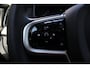 Volvo XC90 T8 Plug-in hybrid AWD Ultra Dark | Luchtvering | Panoramadak | Trekhaak | Head up display | Premium audio by Bowers&Wilkins | 360 graden camera | Verwarmbare voorstoelen met massagefunctie en ventilatie