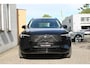 Volvo XC90 T8 Plug-in hybrid AWD Ultra Dark | Luchtvering | Panoramadak | Trekhaak | Head up display | Premium audio by Bowers&Wilkins | 360 graden camera | Verwarmbare voorstoelen met massagefunctie en ventilatie