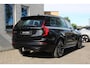 Volvo XC90 T8 Plug-in hybrid AWD Ultra Dark | Luchtvering | Panoramadak | Trekhaak | Head up display | Premium audio by Bowers&Wilkins | 360 graden camera | Verwarmbare voorstoelen met massagefunctie en ventilatie