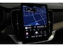 Volvo XC90 T8 Plug-in hybrid AWD Ultra Dark | Luchtvering | Panoramadak | Trekhaak | Head up display | Premium audio by Bowers&Wilkins | 360 graden camera | Verwarmbare voorstoelen met massagefunctie en ventilatie