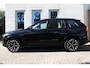 Volvo XC90 T8 Plug-in hybrid AWD Ultra Dark | Luchtvering | Panoramadak | Trekhaak | Head up display | Premium audio by Bowers&Wilkins | 360 graden camera | Verwarmbare voorstoelen met massagefunctie en ventilatie