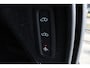Volvo XC90 T8 Plug-in hybrid AWD Ultra Dark | Luchtvering | Panoramadak | Trekhaak | Head up display | Premium audio by Bowers&Wilkins | 360 graden camera | Verwarmbare voorstoelen met massagefunctie en ventilatie