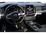 Volvo XC90 T8 Plug-in hybrid AWD Ultra Dark | Luchtvering | Panoramadak | Trekhaak | Head up display | Premium audio by Bowers&Wilkins | 360 graden camera | Verwarmbare voorstoelen met massagefunctie en ventilatie