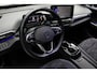 Volkswagen ID.4 Pro 77 kWh Navi ACC Camera Warmtep. Carplay PDC Stuurverwarm. 19" LM velgen Climate (3 zone) Interieur voorverwarming & koeling