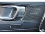 Volvo XC40 T5 Recharge Inscription - Panorama/schuifdak - IntelliSafe Assist - Harman/Kardon audio - Parkeercamera achter - Verwarmde voorstoelen & stuur - Parkeersensoren voor & achter - Elektr. bedienb. voorstoelen met geheugen links - Inklapbare trekhaak - 19' LMV