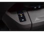 Volkswagen Multivan 1.4 eHybrid 7p. Pano Navi Camera ACC PDC Elektr. bedienbare schuifdeuren Elektr. bedienbare achterklep Stoelverwarming Climate voor & achter Cruise C. LM velgen BTW auto!