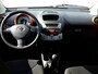 Toyota Aygo 1.0 VVT-i Comfort Orange | Airco | Elektrische ramen voor | Centrale deurvergrendeling met afstandsbediening | Opbergvak dashboard |