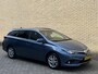 Toyota Auris Touring Sports 1.8 Hybrid Trend | Panoramadak | Climate control | Cruise control | Navigatie | Camera | 16 inch velgen | LED-dagrij | DAB