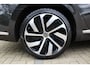 Volkswagen Arteon Shooting Brake 1.4 TSI eHybrid R-Line Business+ | Incl. 12 maanden Garantie | SoH 92% | Dealer onderhouden | Panorama dak | Stoelmassage | Stoelverwarming V+A | Stuurverwarming | Elektrisch verstelbare stoelen met memory | Elektrisch wegklapbare trekhaak | Elektrische kofferbakklep | Adaptive cruise controle | Head-Up display | 360° Camera | Dodehoekdetectie | Apple CarPlay/Andriod Auto | Navigatie |