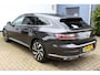 Volkswagen Arteon Shooting Brake 1.4 TSI eHybrid R-Line Business+ | Incl. 12 maanden Garantie | SoH 92% | Dealer onderhouden | Panorama dak | Stoelmassage | Stoelverwarming V+A | Stuurverwarming | Elektrisch verstelbare stoelen met memory | Elektrisch wegklapbare trekhaak | Elektrische kofferbakklep | Adaptive cruise controle | Head-Up display | 360° Camera | Dodehoekdetectie | Apple CarPlay/Andriod Auto | Navigatie |