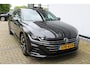Volkswagen Arteon Shooting Brake 1.4 TSI eHybrid R-Line Business+ | Incl. 12 maanden Garantie | SoH 92% | Dealer onderhouden | Panorama dak | Stoelmassage | Stoelverwarming V+A | Stuurverwarming | Elektrisch verstelbare stoelen met memory | Elektrisch wegklapbare trekhaak | Elektrische kofferbakklep | Adaptive cruise controle | Head-Up display | 360° Camera | Dodehoekdetectie | Apple CarPlay/Andriod Auto | Navigatie |