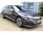 Volkswagen Arteon Shooting Brake 1.4 TSI eHybrid R-Line Business+ | Incl. 12 maanden Garantie | SoH 92% | Dealer onderhouden | Panorama dak | Stoelmassage | Stoelverwarming V+A | Stuurverwarming | Elektrisch verstelbare stoelen met memory | Elektrisch wegklapbare trekhaak | Elektrische kofferbakklep | Adaptive cruise controle | Head-Up display | 360° Camera | Dodehoekdetectie | Apple CarPlay/Andriod Auto | Navigatie |