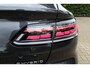 Volkswagen Arteon Shooting Brake 1.4 TSI eHybrid R-Line Business+ | Incl. 12 maanden Garantie | SoH 92% | Dealer onderhouden | Panorama dak | Stoelmassage | Stoelverwarming V+A | Stuurverwarming | Elektrisch verstelbare stoelen met memory | Elektrisch wegklapbare trekhaak | Elektrische kofferbakklep | Adaptive cruise controle | Head-Up display | 360° Camera | Dodehoekdetectie | Apple CarPlay/Andriod Auto | Navigatie |