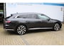 Volkswagen Arteon Shooting Brake 1.4 TSI eHybrid R-Line Business+ | Incl. 12 maanden Garantie | SoH 92% | Dealer onderhouden | Panorama dak | Stoelmassage | Stoelverwarming V+A | Stuurverwarming | Elektrisch verstelbare stoelen met memory | Elektrisch wegklapbare trekhaak | Elektrische kofferbakklep | Adaptive cruise controle | Head-Up display | 360° Camera | Dodehoekdetectie | Apple CarPlay/Andriod Auto | Navigatie |