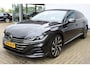 Volkswagen Arteon Shooting Brake 1.4 TSI eHybrid R-Line Business+ | Incl. 12 maanden Garantie | SoH 92% | Dealer onderhouden | Panorama dak | Stoelmassage | Stoelverwarming V+A | Stuurverwarming | Elektrisch verstelbare stoelen met memory | Elektrisch wegklapbare trekhaak | Elektrische kofferbakklep | Adaptive cruise controle | Head-Up display | 360° Camera | Dodehoekdetectie | Apple CarPlay/Andriod Auto | Navigatie |