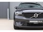 Volvo XC40 2.0 B3 Plus Dark / Panoramadak / Memory Stoelen / Harman Kardon / Keyless-Go / Stuurwielverwarming