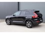 Volvo XC40 2.0 B3 Plus Dark / Panoramadak / Memory Stoelen / Harman Kardon / Keyless-Go / Stuurwielverwarming
