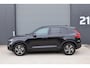 Volvo XC40 2.0 B3 Plus Dark / Panoramadak / Memory Stoelen / Harman Kardon / Keyless-Go / Stuurwielverwarming