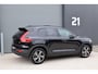 Volvo XC40 2.0 B3 Plus Dark / Panoramadak / Memory Stoelen / Harman Kardon / Keyless-Go / Stuurwielverwarming